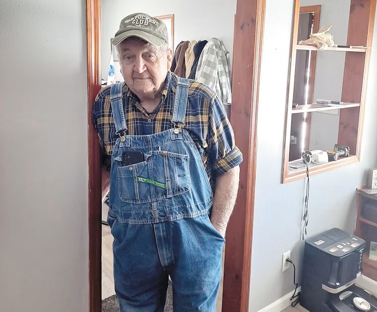 94-Year-Old Seeks Guinness Record as Oldest Trucker