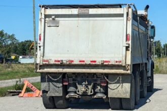 Dump truck placed OOS after officer finds no front brakes at all during inspection