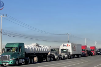 Hundreds of Mexican truckers deny US accusations of cabotage & protest visa revocations by blocking border crossings