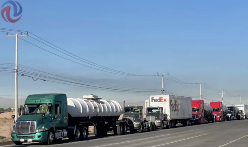 Hundreds of Mexican truckers deny US accusations of cabotage & protest visa revocations by blocking border crossings