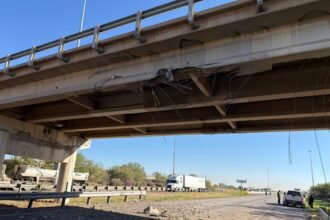Texas police charge truck driver after forklift load strikes I-20 overpass