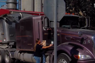 Midwestern truck drivers handed free lunches while waiting in line to drop off their harvests