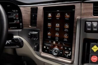 Paccar's new in-dash digital infotainment system for KWs, Petes